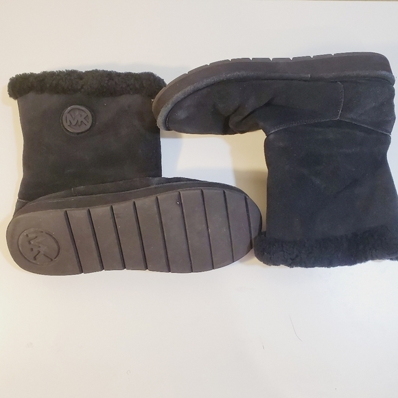 Michael Kors black Leather sheep fur lined boots size 8M - Picture 2 of 14